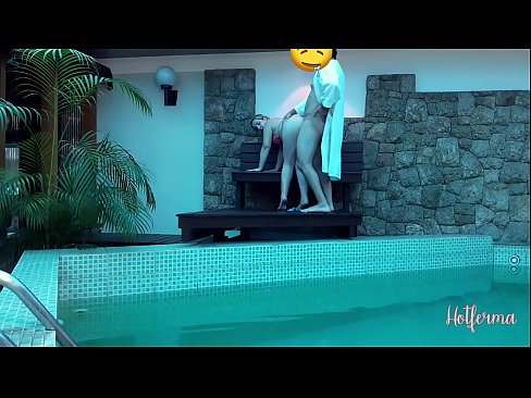 ❤️ Bosas pakviečia tarnaitę į baseiną, bet negalėjo atsispirti karštam Namų porno prie mūsų ❌️❤