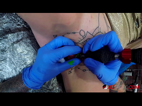 ❤️ Itin tatuiruota karšta Sully Savage gavo tatuiruotę ant savo klitorio Namų porno prie mūsų ❌️❤