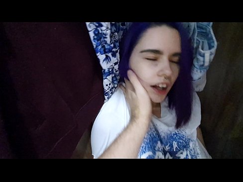 ❤️ Radau savo sesutę spintoje ir padėjau jai pasidaryti Namų porno prie mūsų ❌️❤