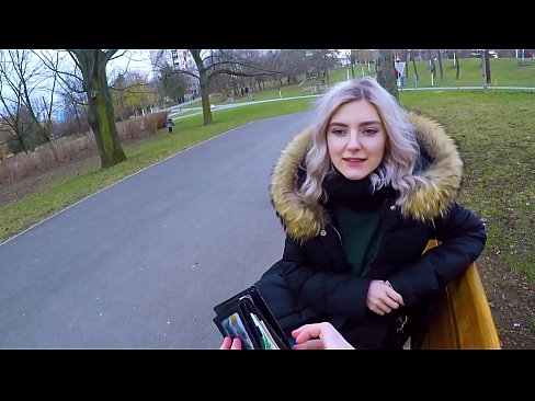 ❤️ Už pinigus nuryja karštą nepažįstamojo spermą - blowjob in the park by Eva Elfie Namų porno prie mūsų ❌️❤